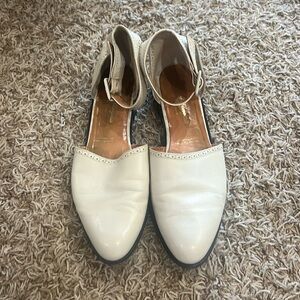 Aede beige ankle flat size 9.5 b